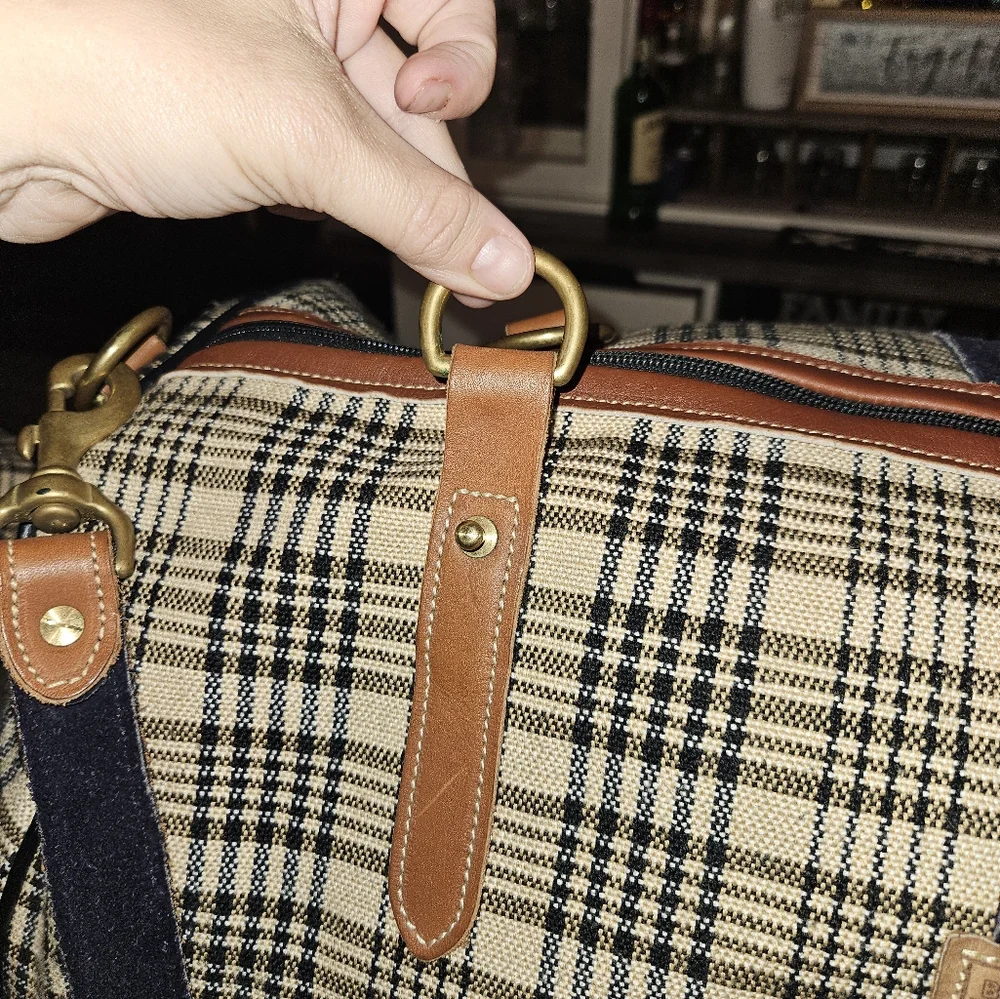 5/A Baker® Duffle Bag With Matching ORIGINAL 5/A Baker Blanket Wristlet Cosmetic - Picture 6 of 12